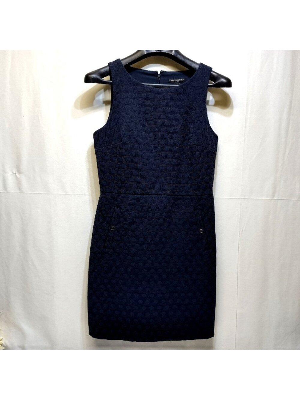 Banana Republic Jacquard Sheath Dress Size 4 Sleeveless Knee Length Lined Navy